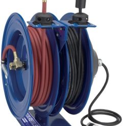 En Slangvinda modell Dubbel vinda AC - Ø1/4" - Ø1/2" Max 21Bar med en slang fäst på.