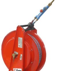 En Slangvinda för svetsgas Serie DGAS - 2x Ø6mm längd 17m med en slang fäst på.