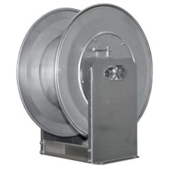 En Slangvinda modell A73950 Rostfri Ø1/2" max 35m 300Bar slangupprullare på vit bakgrund.