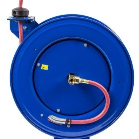 A Serie ASHL - Ø1/4" - 18m Max 21 Bar, även känd som en slangupprullare, är en enhet med en infällbar mekanism som bekvämt förvarar och matar ut en blå slang.